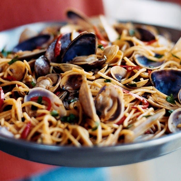 Fiskur og skelfiskur með vermicelli pasta