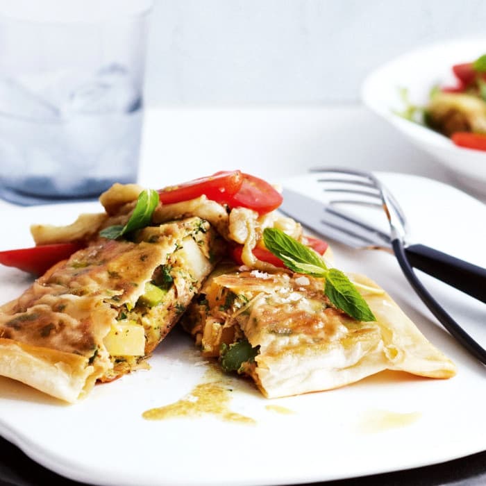 Geggaðar túnfisk- og eggjabrikk með salati