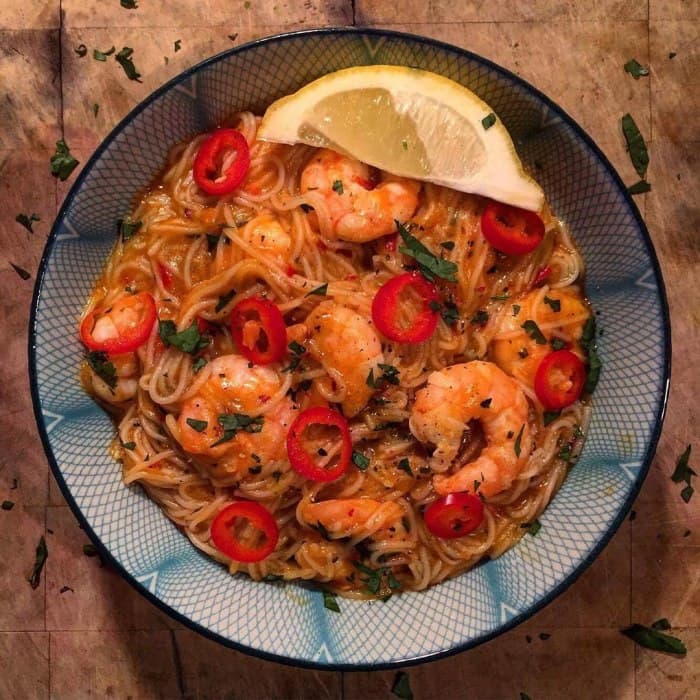 Risarækju- og núðlusúpa (Laksa)